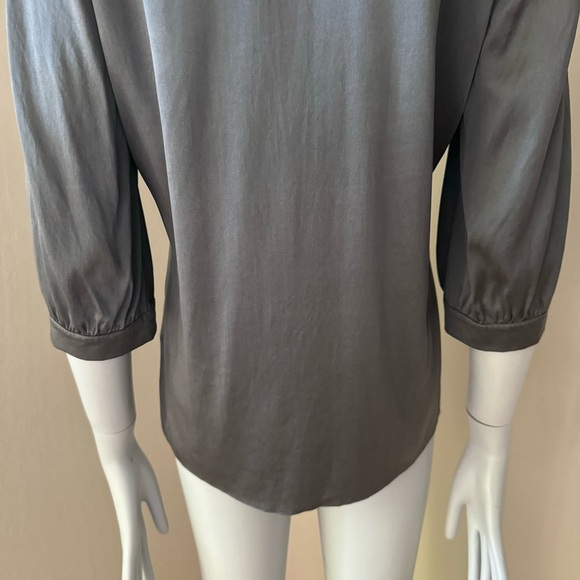 THOMAS PINK Silk Ruffle Neck Blouse Gray V- Neck 3/4 Sleeve Size 6 - Picture 11 of 16